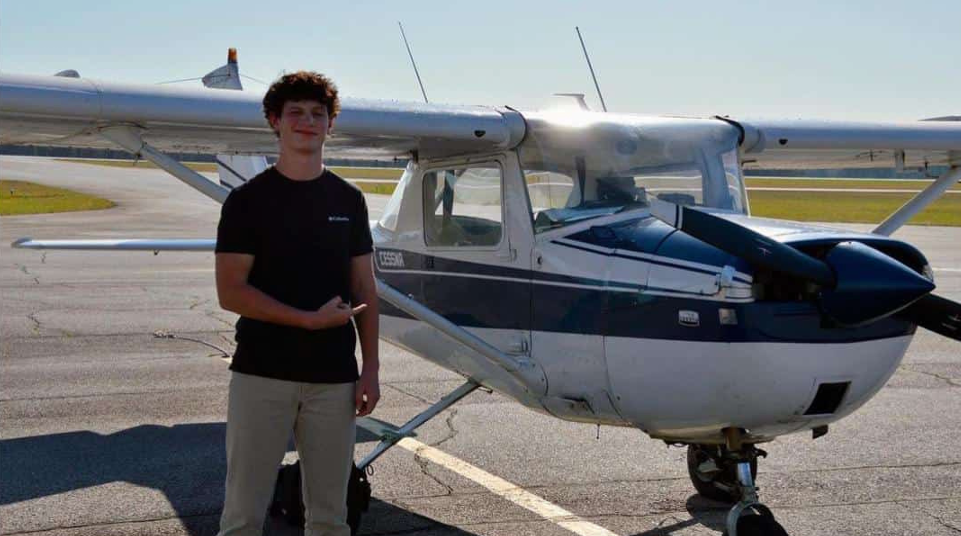 Students learning at the Aeronautical Foundation Program hangar